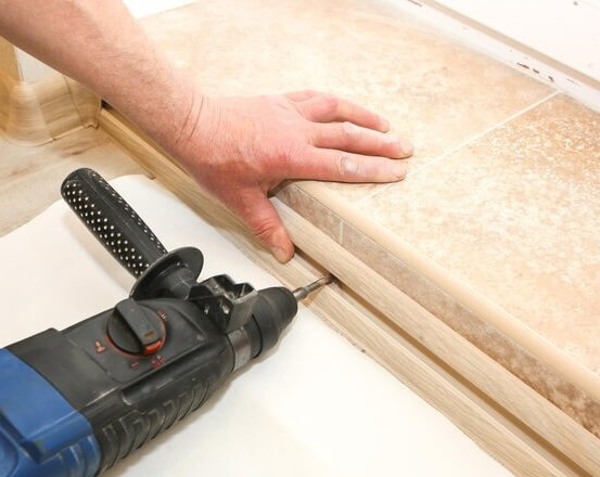 installation-doorstep-indoors-drill-hands-renovation-carpet-installing